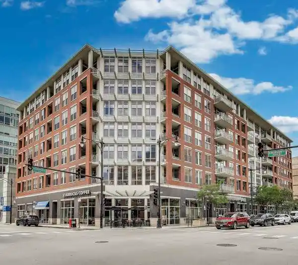 REMODELED CORNER PENTHOUSE