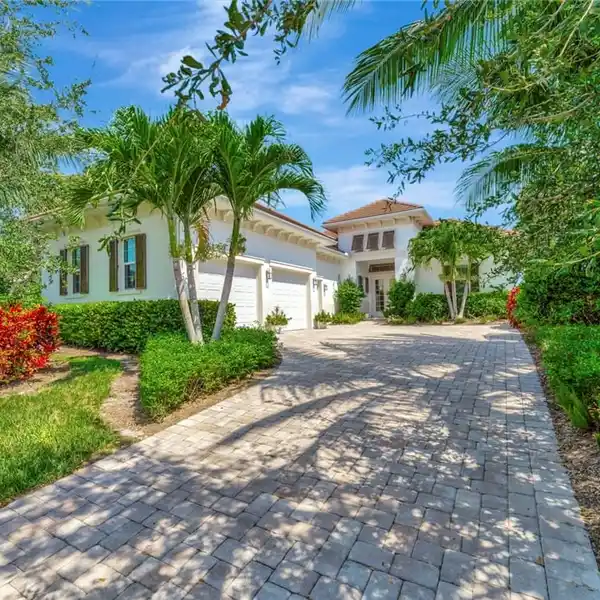 BEAUTIFULLY APPOINTED HOME IN ORCHID ISLAND