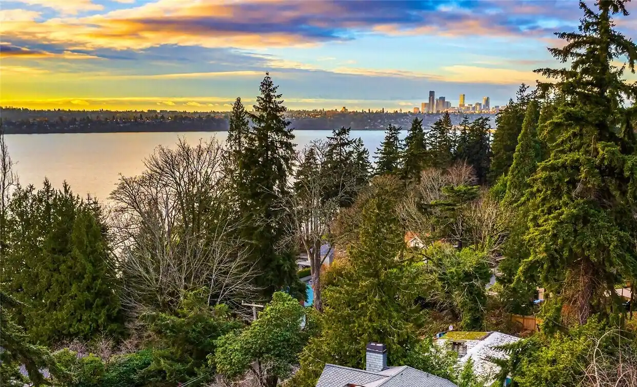 Wonderfully Imagined Residence Above the West Side Shores