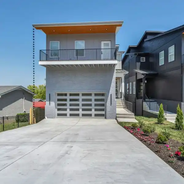 IMPRESSIVE NEWLY BUILT HOME