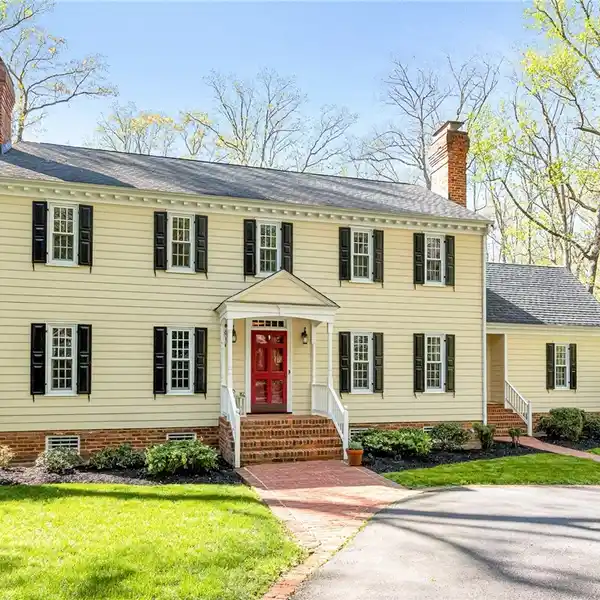 BEAUTIFUL COLONIAL HOME ON 1.5 ACRES