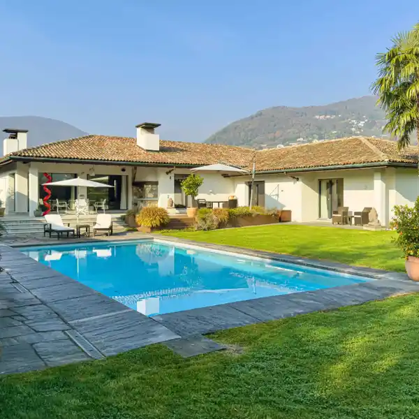 GORGEOUS HOME WITH POOL