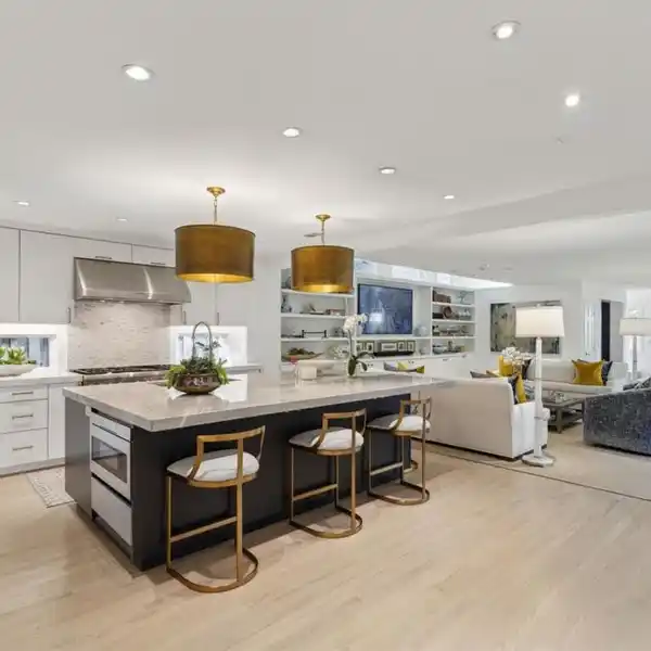 STUNNING UNIVERSITY PARK HOME