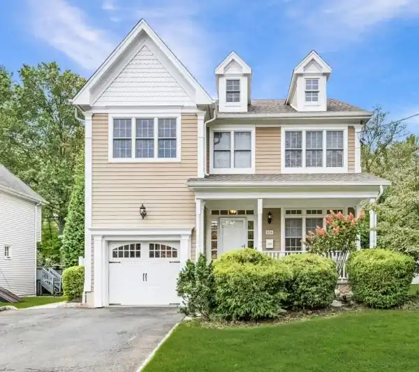 REFINED COLONIAL ELEGANCE WITH DESIGNER FINISHES