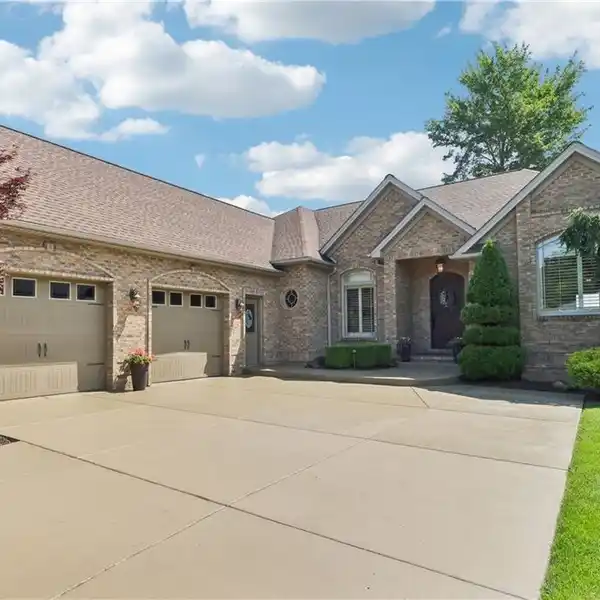 LUXURY LAKEFRONT RANCH WITH SUNSET TERRACE