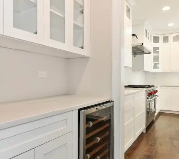 ELEGANT GLENVIEW HOME WITH CHEF’S KITCHEN AND SOARING FAMILY ROOM