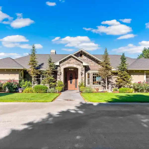 SPACIOUS TERRACE HEIGHTS ESTATE WITH ENDLESS POSSIBILITIES