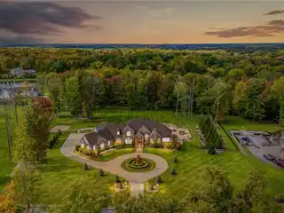 Magnificent Georgian Manor in Prestigious Foxwood Trail