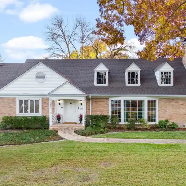 BEAUTIFUL HOME IN PRIME JANMAR LOCATION