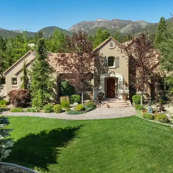 MOUNTAIN VIEWS IN MONTREUX