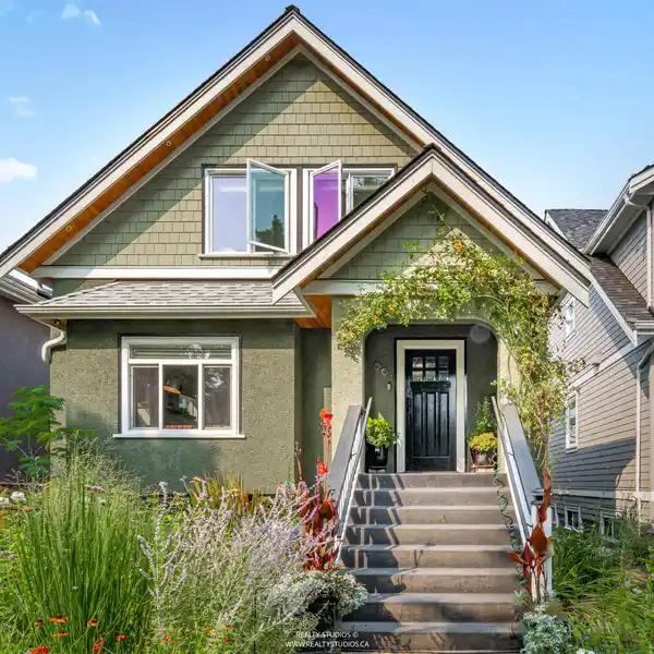 EXTENSIVELY RENOVATED HOME IN PRIME DOUGLAS PARK
