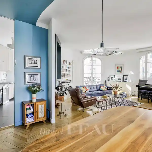 CORNER APARTMENT WITH PARISIAN FLAIR