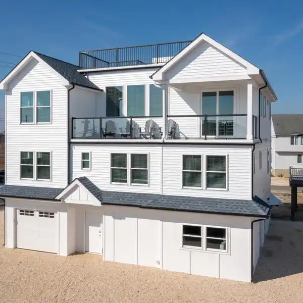 IMMACULATE AND SPACIOUS HOME STEPS TO YACHT CLUB