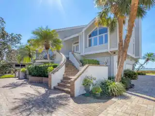 Rare Gem Directly on Sarasota Bay
