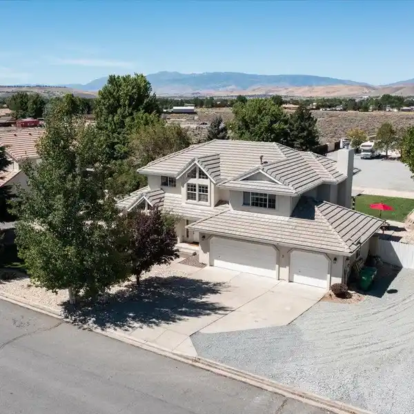 SERENE COUNTRY LIVING WITH MODERN CONVENIENCE