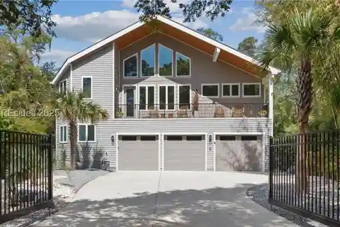 Stunning Custom-built Open Plan Home
