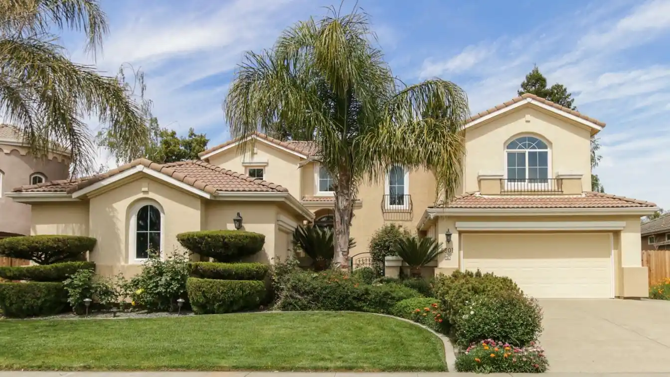 Practically New 5-bedroom Gem