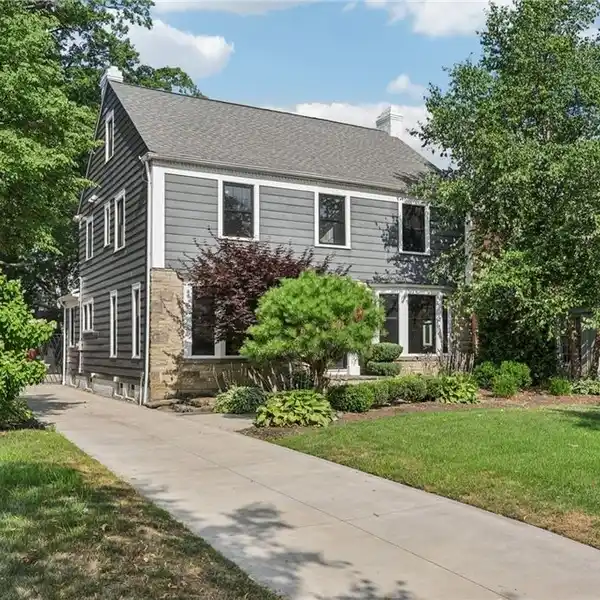 BEAUTIFUL HOME IN MUCH SOUGHT-AFTER LOCATION