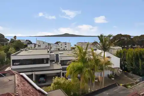 Beachside Bliss with Rangitoto Sea Views