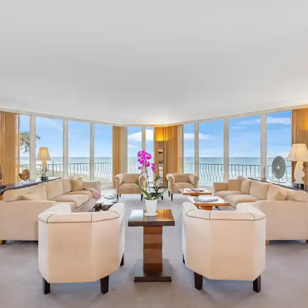 EXCEPTIONAL LUXURY LIVING AT EXCLUSIVE SLOANS CURVE