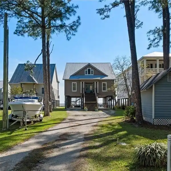 CUSTOM HOME DESIGNED FOR COMFORTABLE LIVING