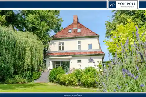 Historic Pankow Villa with Modern Comforts and Park-Like Garden
