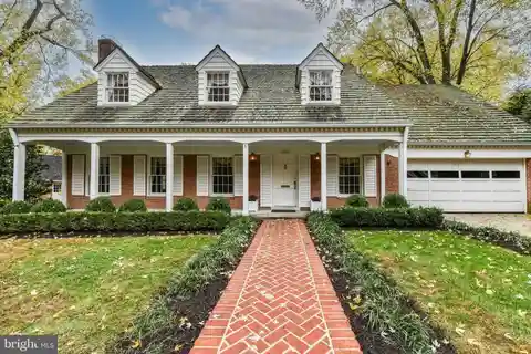 Inviting Home in Sought-After Chain Bridge Forest