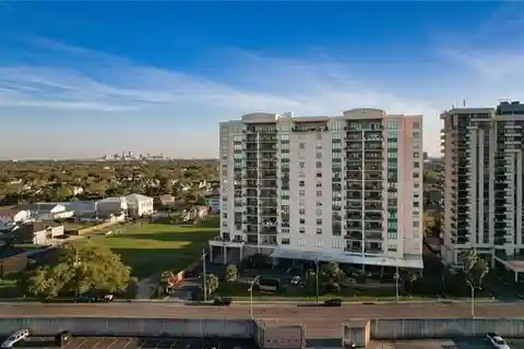 Meticulously Maintained Marseilles Condo