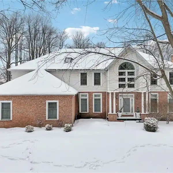EAST AMHERST ESTATE HOME ON PARK-LIKE PROPERTY