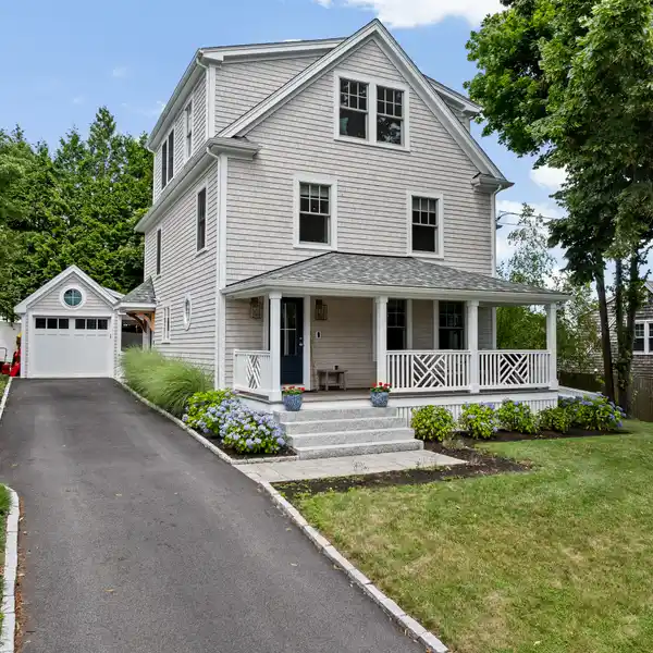 OCEAN VIEWS FROM THIS HILLTOP RETREAT