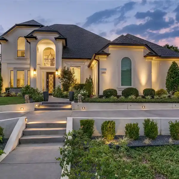 EVERYDAY COMFORT MEETS EXTRAORDINARY STYLE