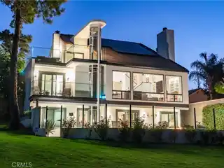 Extraordinary Lakefront Estate