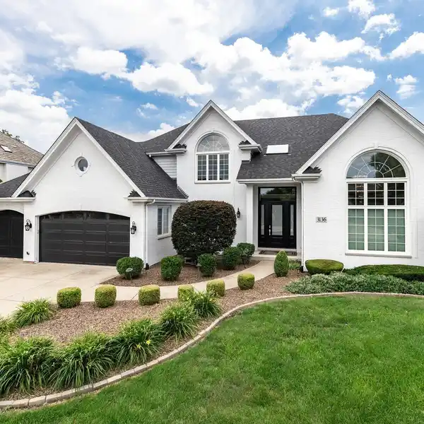 WHITE EAGLE GEM WITH GOLF COURSE PRIVACY