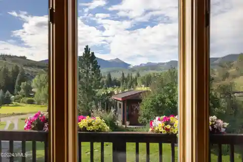 Charming Mountain Retreat