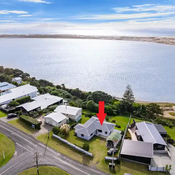 1960'S WEATHERBOARD HOME NEEDING A LITTLE TLC