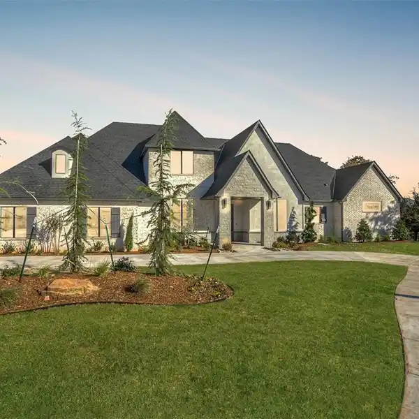 MODERN LUXURY LIVING