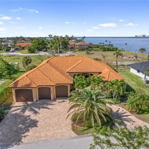 FABULOUS NEWER CONSTRUCTION HOME