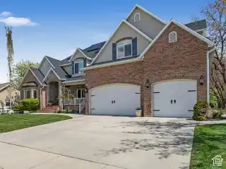 Refined Elegance in a Prestigious Location