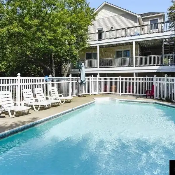 BEACH CONTEMPORARY HOME IN THE HEART OF DUCK