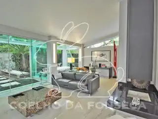 Gorgeous Sun-Filled Modern Residence