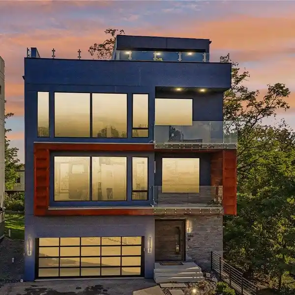 SLEEK MODERN RESIDENCE IN MT. WASHINGTON
