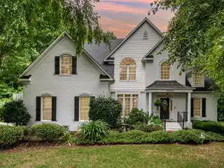 Beautiful Windsor Forest Cul-De-Sac Home