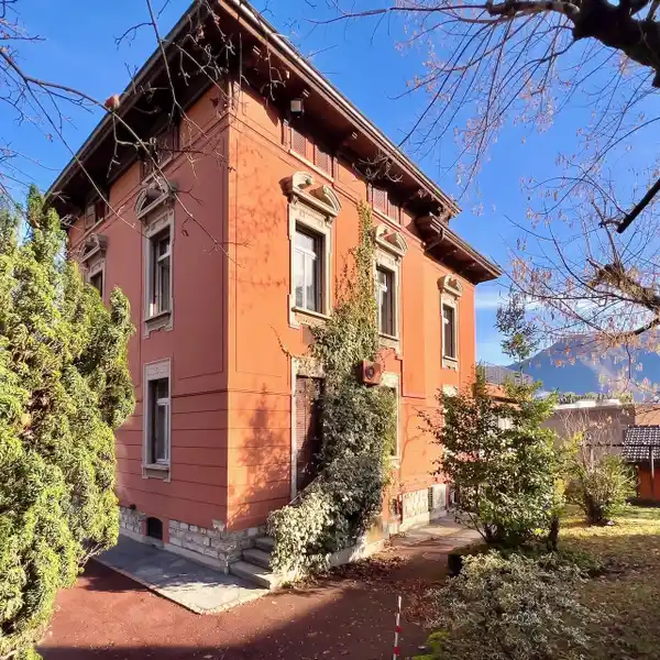REMARKABLE VILLA IN GREAT LOCATION