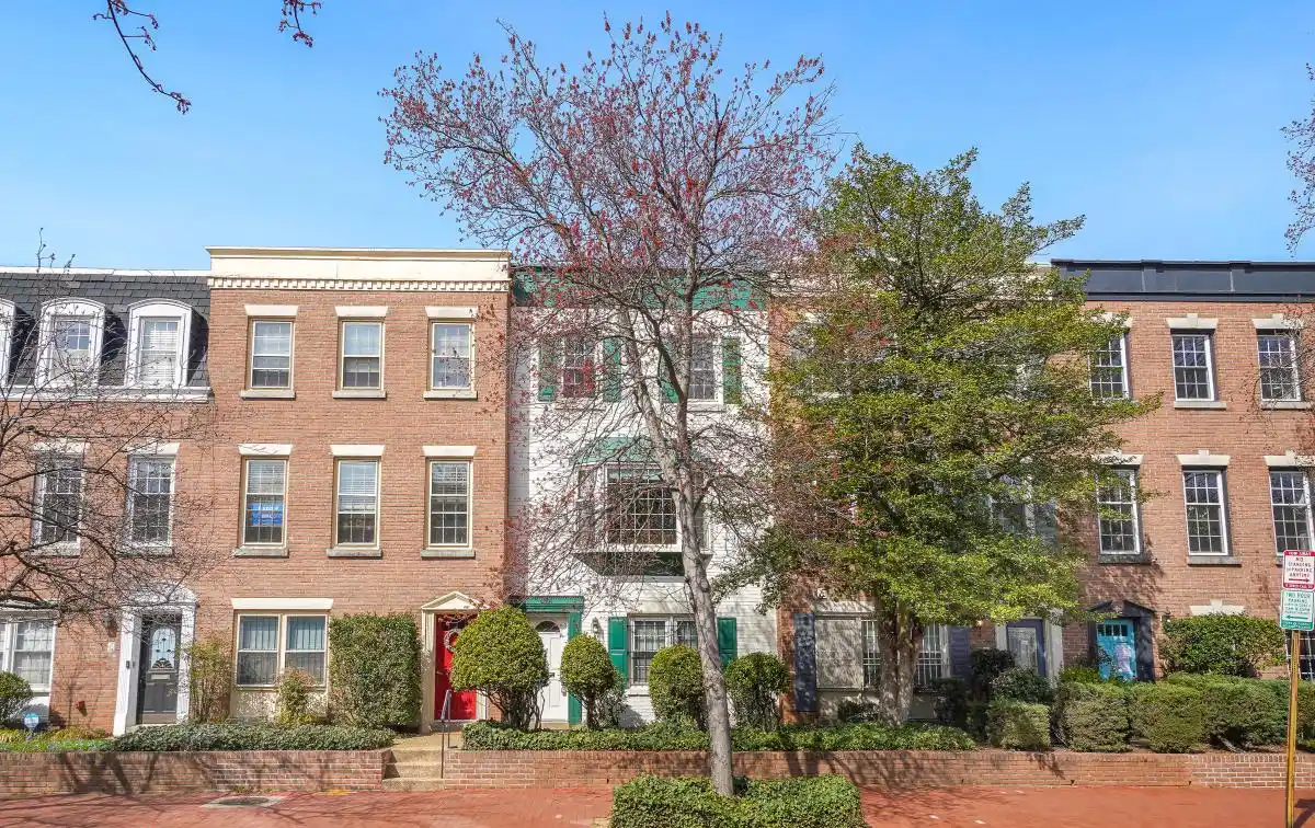 Three-level Townhome Near Metro