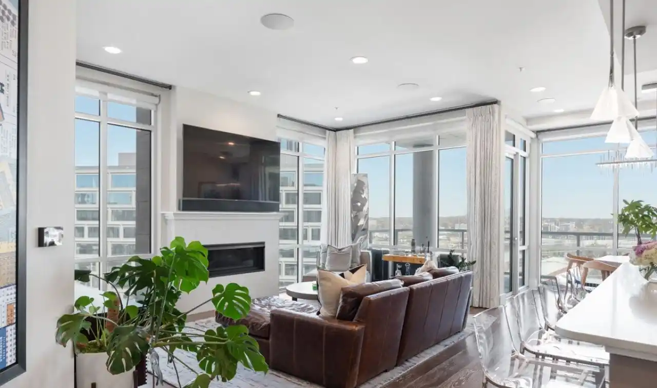 Urban Elegance in a Boutique Residence
