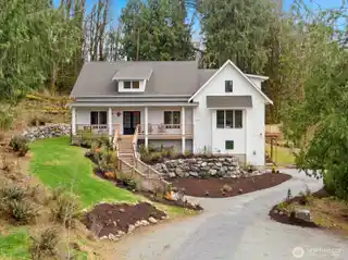 Spacious Farmhouse with Stunning Pnw Views