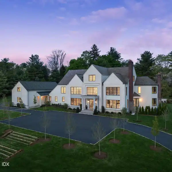 SENSATIONAL COMPLETELY REFRESHED HOME IN THE HEART OF MID-COUNTRY