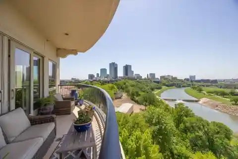 Rare Luxury Home in Villa De Leon