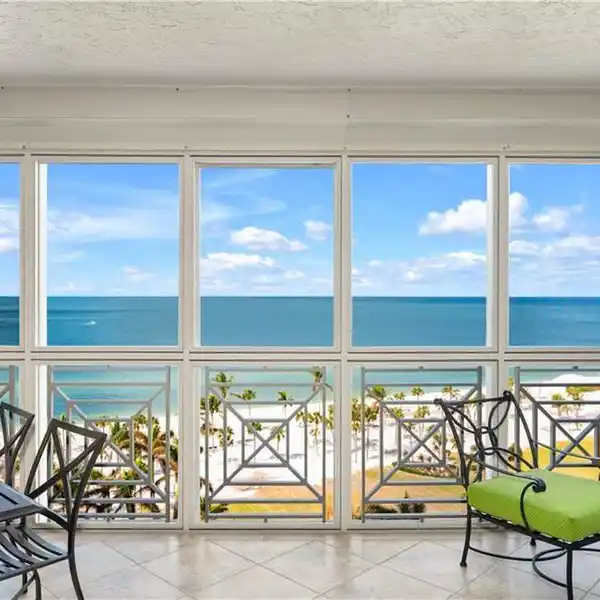 INCREDIBLE VIEW RESIDENCE IN A UNIQUE BUILDING