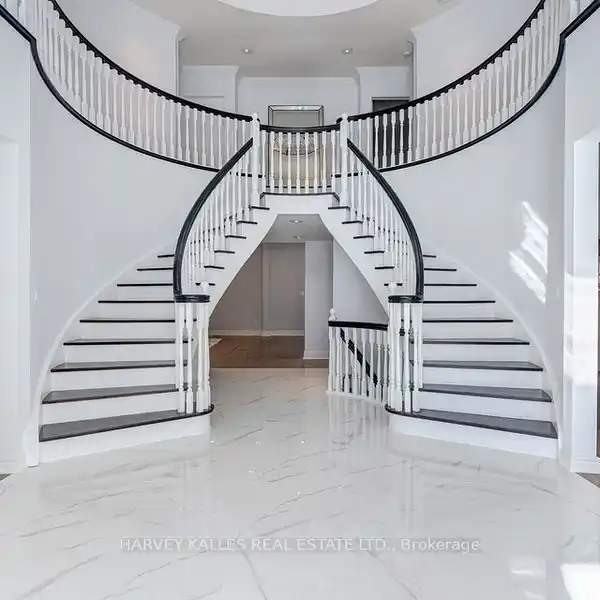LUXURIOUS CUSTOM HOME